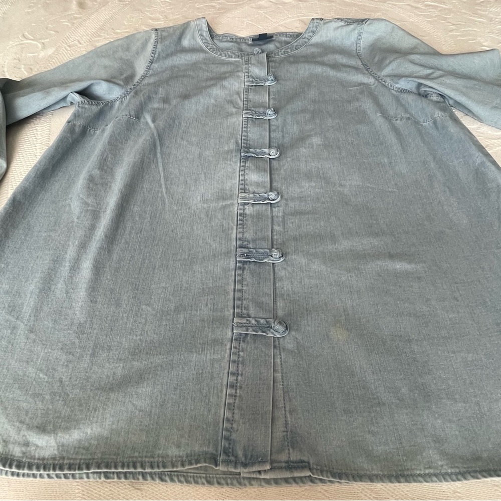 J. Jill Stylish‎ Knot-Button denim Clarity Wash shirt - Picture 8 of 14